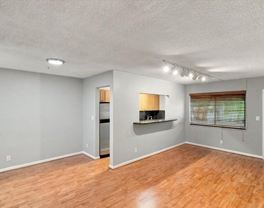 2110 Ne 39th Street - Photo Thumbnail 5