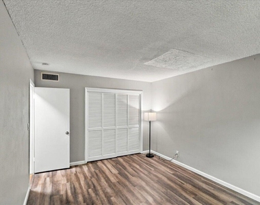 2110 Ne 39th Street - Photo Thumbnail 13