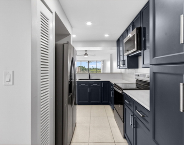 12 Royal Palm Way - Photo Thumbnail 10