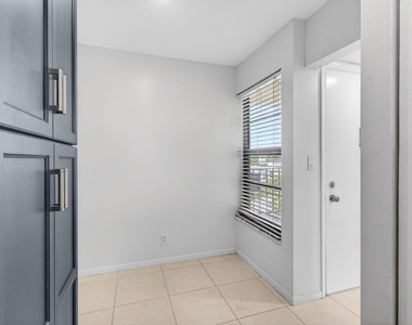 12 Royal Palm Way - Photo Thumbnail 8