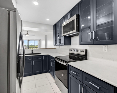 12 Royal Palm Way - Photo Thumbnail 6