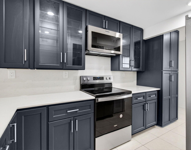 12 Royal Palm Way - Photo Thumbnail 5