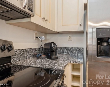 230 S Tryon Street - Photo Thumbnail 14