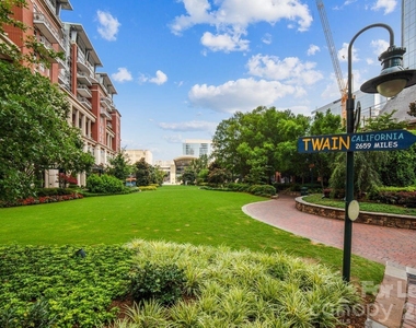 230 S Tryon Street - Photo Thumbnail 41