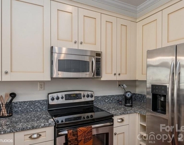 230 S Tryon Street - Photo Thumbnail 15