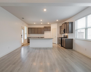 1816 Ferguson Lane - Photo Thumbnail 8
