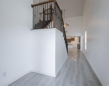 1816 Ferguson Lane - Photo Thumbnail 3