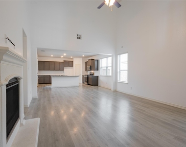 1816 Ferguson Lane - Photo Thumbnail 5