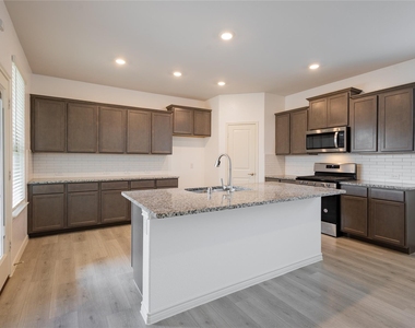 1816 Ferguson Lane - Photo Thumbnail 9