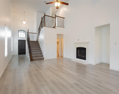 1816 Ferguson Lane - Photo Thumbnail 7