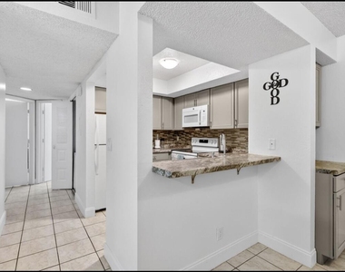 1548 Se Royal Green Circle - Photo Thumbnail 4