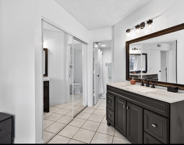 1548 Se Royal Green Circle - Photo Thumbnail 2