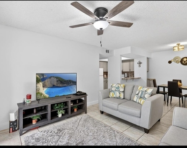 1548 Se Royal Green Circle - Photo Thumbnail 1