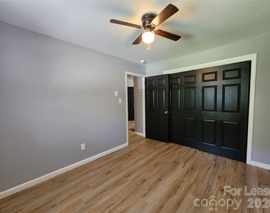 210 N Salisbury Avenue - Photo Thumbnail 13