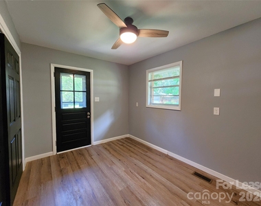 210 N Salisbury Avenue - Photo Thumbnail 8