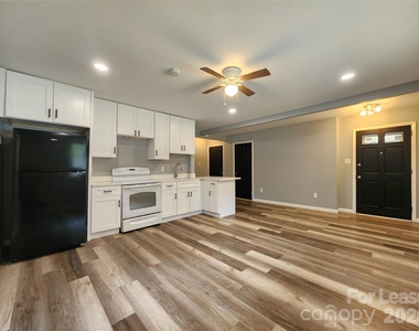 210 N Salisbury Avenue - Photo Thumbnail 2