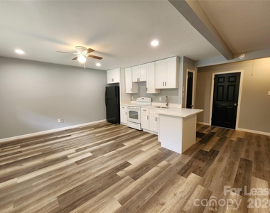 210 N Salisbury Avenue - Photo Thumbnail 1