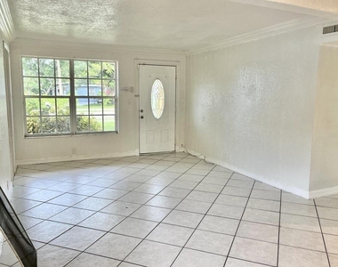 112 Newton Road - Photo Thumbnail 6