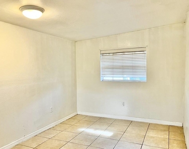 112 Newton Road - Photo Thumbnail 4