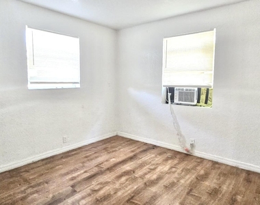 112 Newton Road - Photo Thumbnail 9