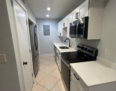820 N Victoria Park Road - Photo Thumbnail 1