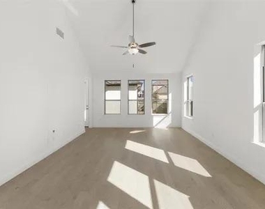 1713 Horizon Way - Photo Thumbnail 4