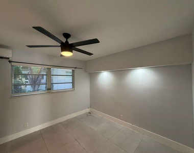 820 N Victoria Park Road - Photo Thumbnail 7