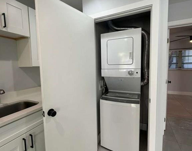 820 N Victoria Park Road - Photo Thumbnail 6