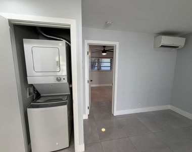 820 N Victoria Park Road - Photo Thumbnail 5