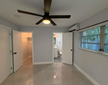 820 N Victoria Park Road - Photo Thumbnail 8