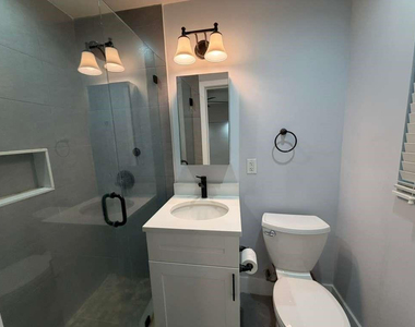 820 N Victoria Park Road - Photo Thumbnail 9