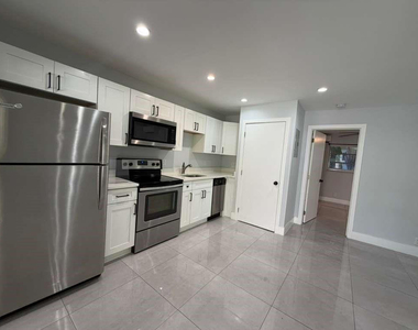 820 N Victoria Park Road - Photo Thumbnail 1