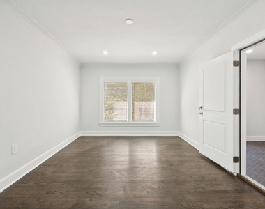 3210 N Haskell Avenue - Photo Thumbnail 6
