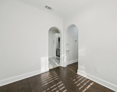 3210 N Haskell Avenue - Photo Thumbnail 16