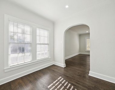 3210 N Haskell Avenue - Photo Thumbnail 4