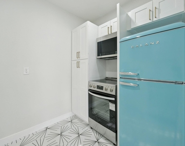 3210 N Haskell Avenue - Photo Thumbnail 11