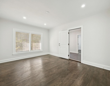3210 N Haskell Avenue - Photo Thumbnail 2