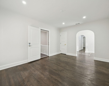 3210 N Haskell Avenue - Photo Thumbnail 1