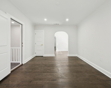 3210 N Haskell Avenue - Photo Thumbnail 5