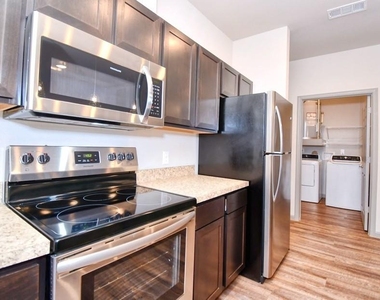 4800 W Illinois Avenue - Photo Thumbnail 3