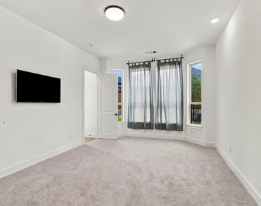 7424 Lilypad Lane - Photo Thumbnail 11