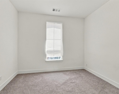 7424 Lilypad Lane - Photo Thumbnail 14