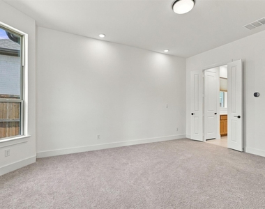 7424 Lilypad Lane - Photo Thumbnail 12