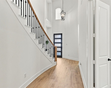 7424 Lilypad Lane - Photo Thumbnail 4