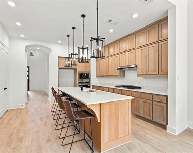 7424 Lilypad Lane - Photo Thumbnail 8