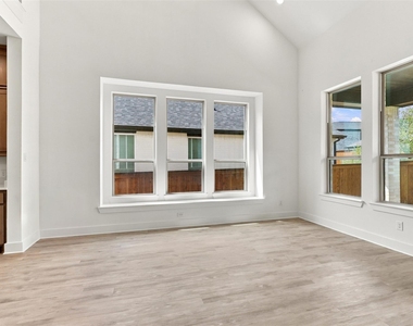 7424 Lilypad Lane - Photo Thumbnail 10