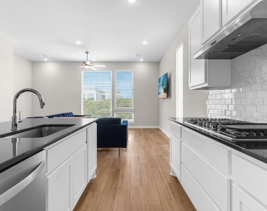 3432 Red Moon Way - Photo Thumbnail 5