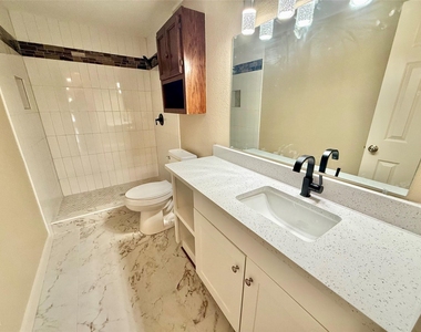 417 Putman Street - Photo Thumbnail 3