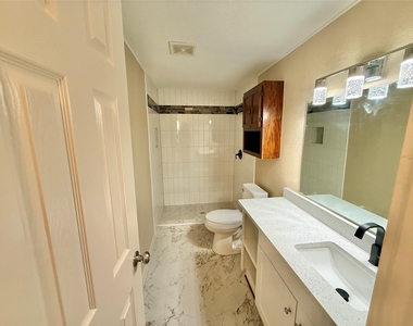 417 Putman Street - Photo Thumbnail 4