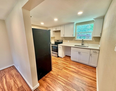 417 Putman Street - Photo Thumbnail 7